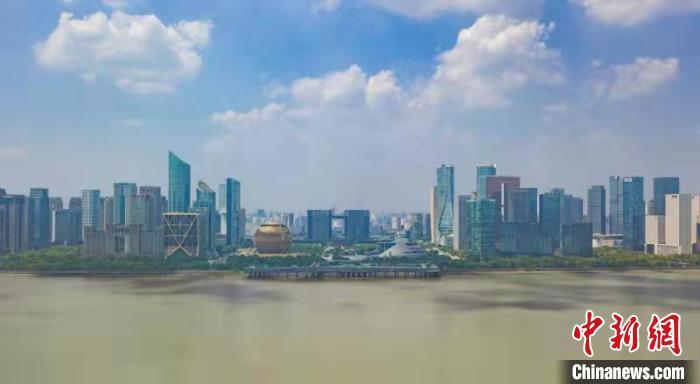 浙江杭州錢塘江畔。　王剛 攝
